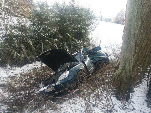 Na drodze wojewódzkiej w Pałubicach w gminie Sierakowice doszło do wypadku. Kierowca daewoo został przetransportowany śmigłowcem do szpitala.