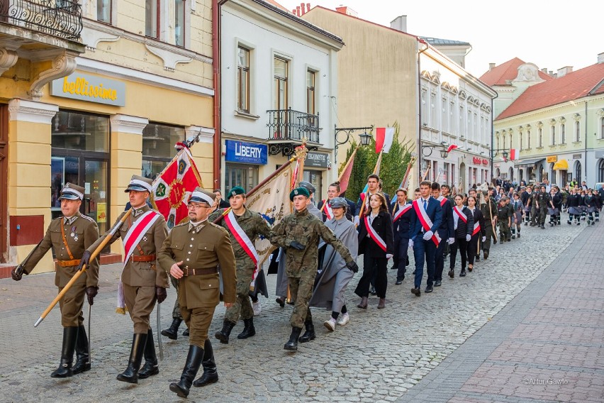 Uroczystości niepodległościowe pod Pomnikiem Nieznanego...