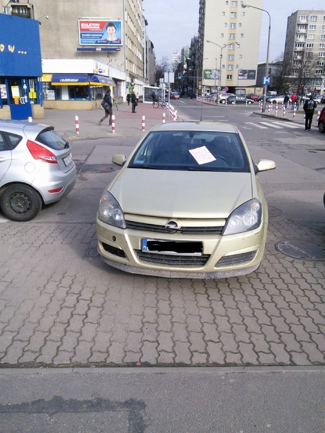 „Listy miłosne” za wycieraczką. Marcin walczy z mistrzami parkowania na Woli