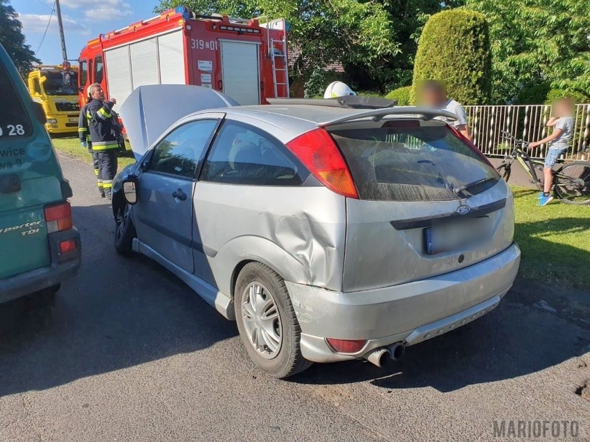 Wypadek w Jełowej na drodze krajowej 45. Zderzyły się dwa samochody [zdjęcia]