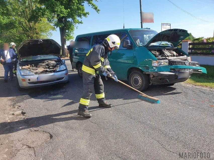 Wypadek w Jełowej na drodze krajowej 45. Zderzyły się dwa samochody [zdjęcia]
