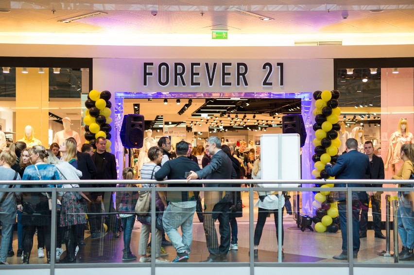 Forever 21 w Warszawie. Tłumy na otwarciu kultowego sklepu...