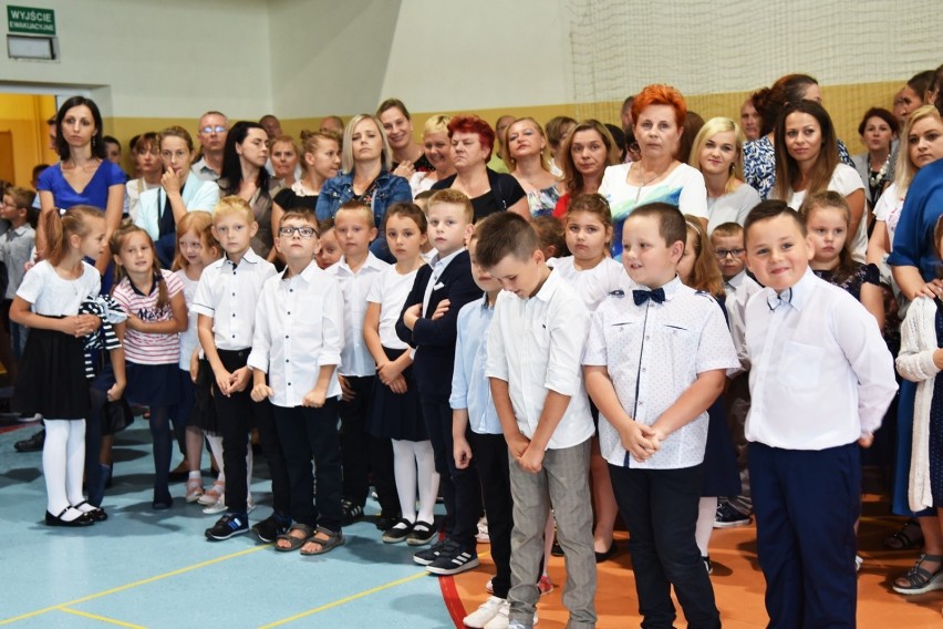 Witaj szkoło! Zobaczcie zdjęcia z rozpoczęcia roku szkolnego w szkole podstawowej w Janowie Lubelskim