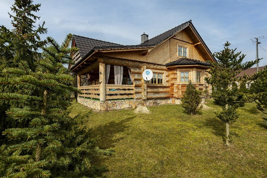 Piękny, drewniany dom z widokiem na Puszczę Notecką w powiecie obornickim wystawiony na sprzedaż