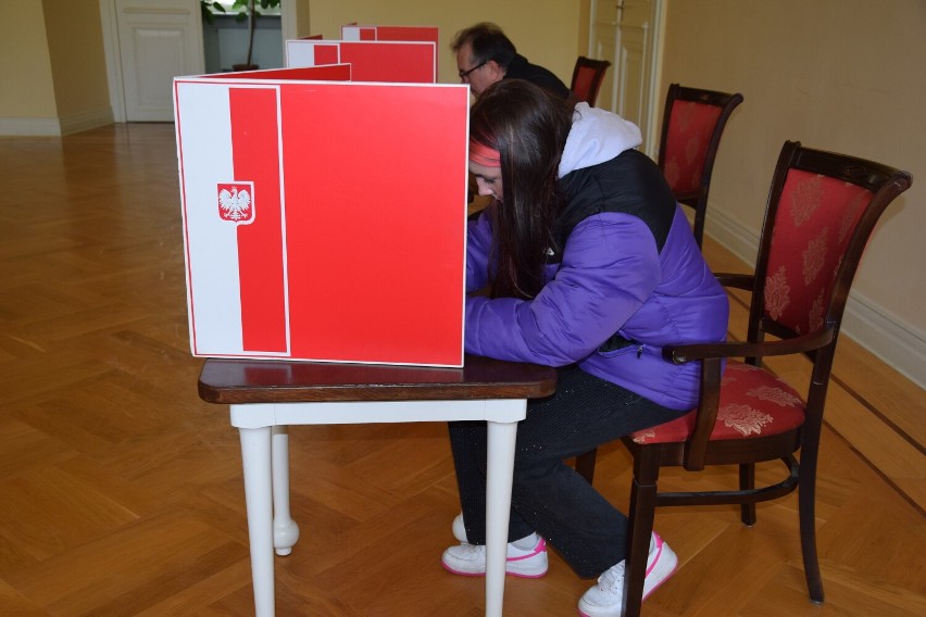 Iza Strzelecka głosowała w pałacu ok. godz. 15.00