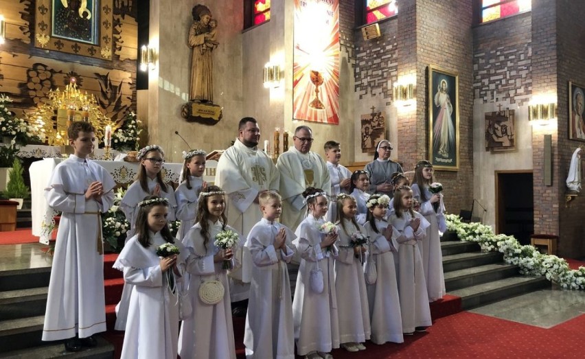 Pierwsza komunia święta w parafii pw. św. Antoniego w Zduńskiej Woli