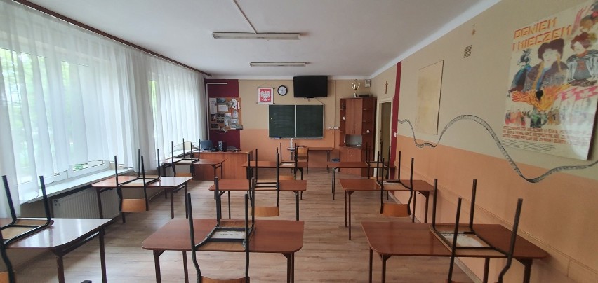 Buskie szkoły średnie przygotowują się do matury 2020. W "Koperniku" i w liceum imienia Tadeusza Kościuszki sale już czekają na uczniów 