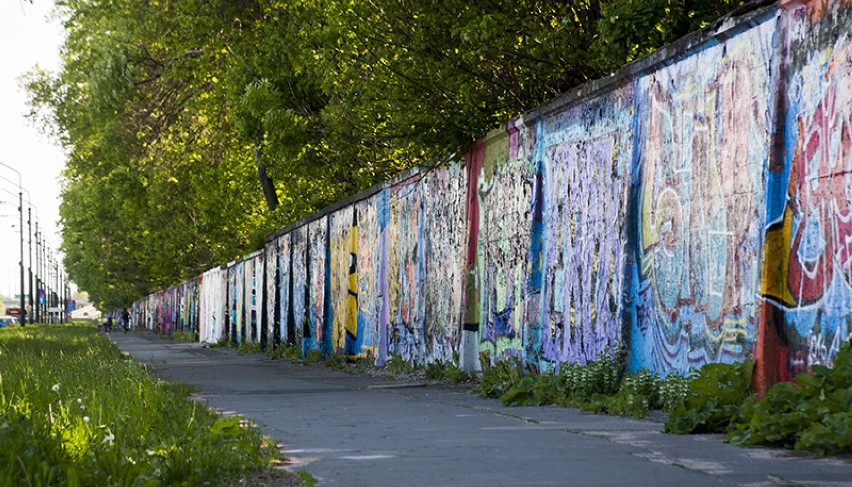 Mur Wyścigów Konnych na Służewcu do remontu - czy ocalejąą graffiti?