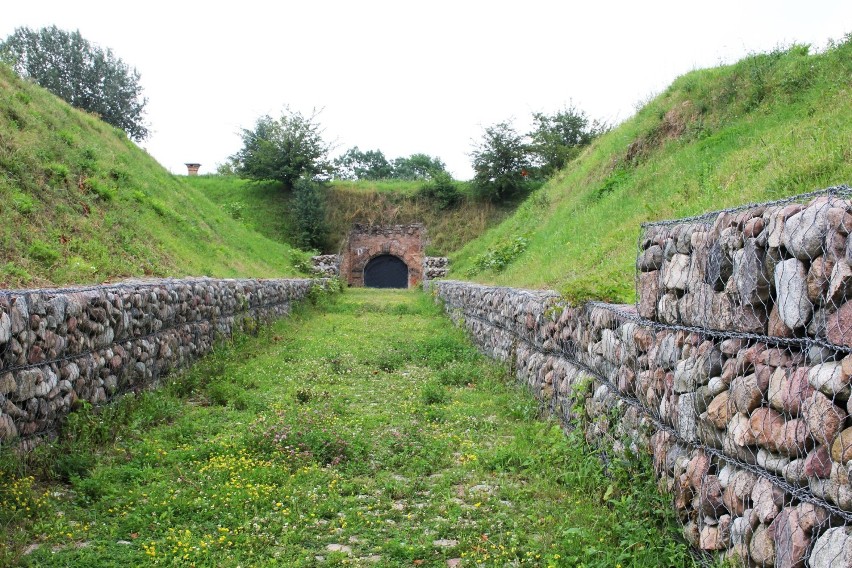 Fort Włochy do remontu. Ma być „dziki park” oraz zielone płuca dzielnicy. Niestety zabraknie rekonstruktorów