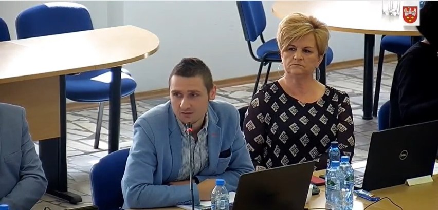 Radni powiatowi odwołali Przemysława Szramę z funkcji przewodniczącego komisji rewizyjnej 