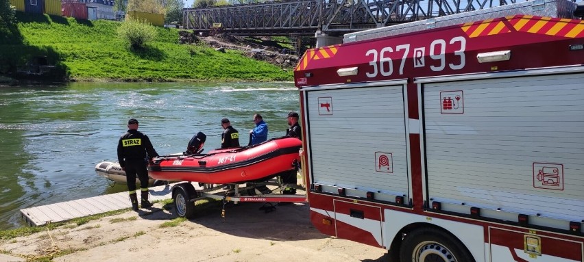 Strażacy z OSP Buszkowice kupili ponton, aby ratować ludzi podczas podtopień [WIDEO]