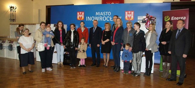 Sprzęt AGD dla rodzin z Inowrocławia miasto wygrało w ramach konkursu "Świeć się z Energą".
