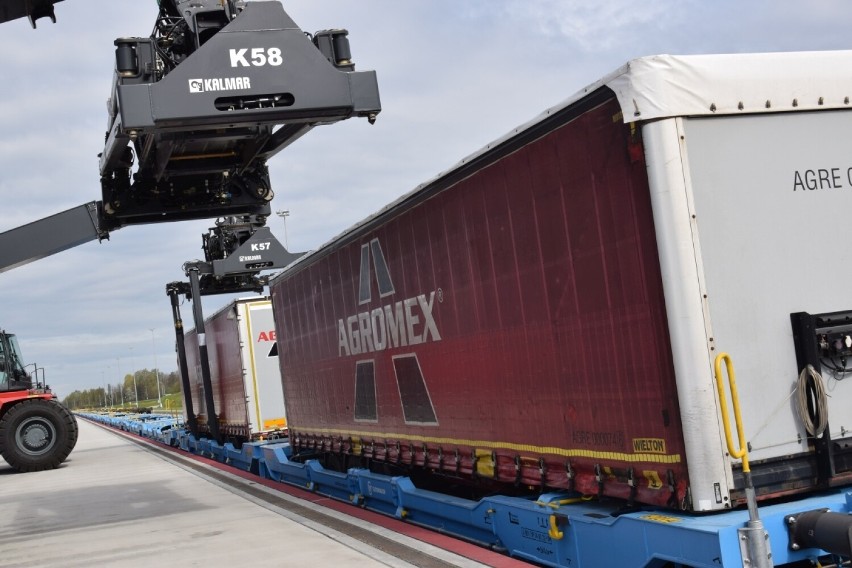 Pierwszy transport intermodalny z terminalu PKP Cargo...