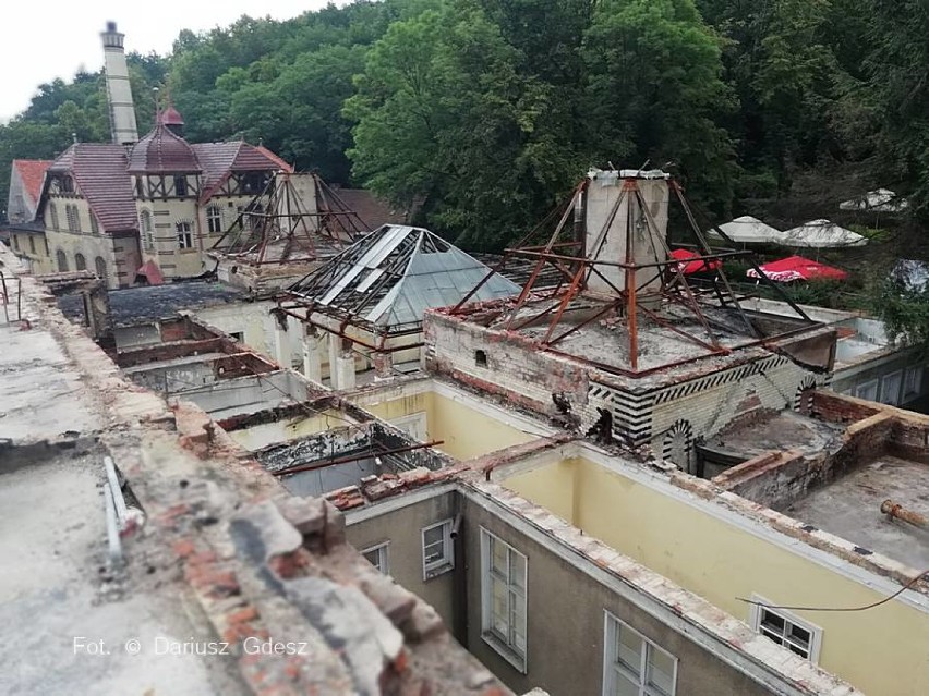 Szczawno-Zdrój: Wylewanie stropów w odbudowywanym Zakładzie Przyrodoleczniczym