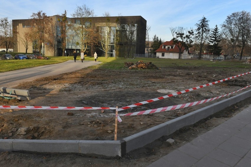 Zburzono stary mur przy Collegium Iuridicum Novum. Dzięki...