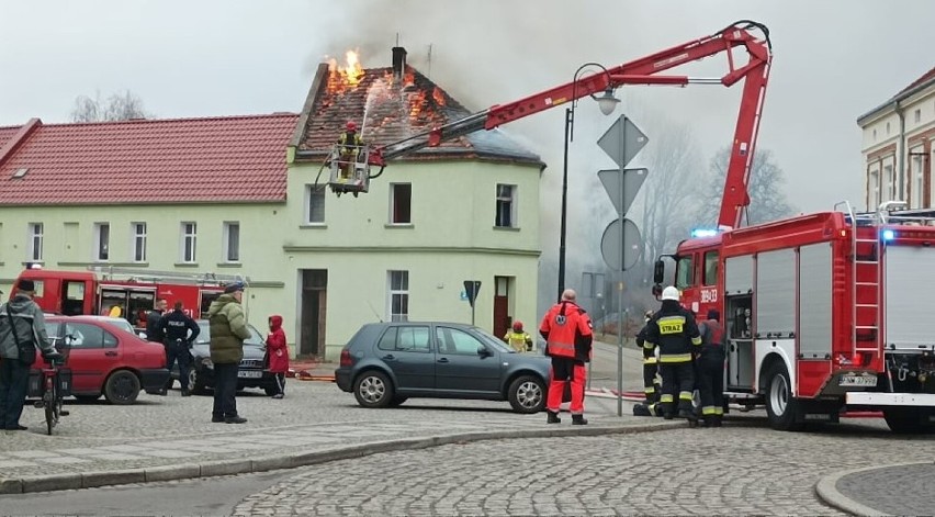 Pożar wybuchł na pierwszym piętrze kamienicy. Objął też...