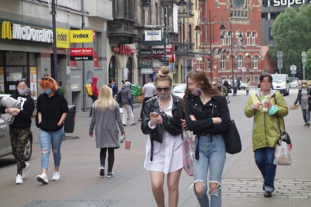 Życie wraca do Katowic. Zobaczcie jak wyglądały dziś ulice miasta

Zobacz kolejne zdjęcia. Przesuwaj zdjęcia w prawo - naciśnij strzałkę lub przycisk NASTĘPNE 