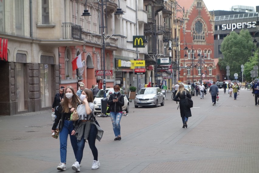 Życie wraca do Katowic. Zobaczcie jak wyglądały dziś ulice...