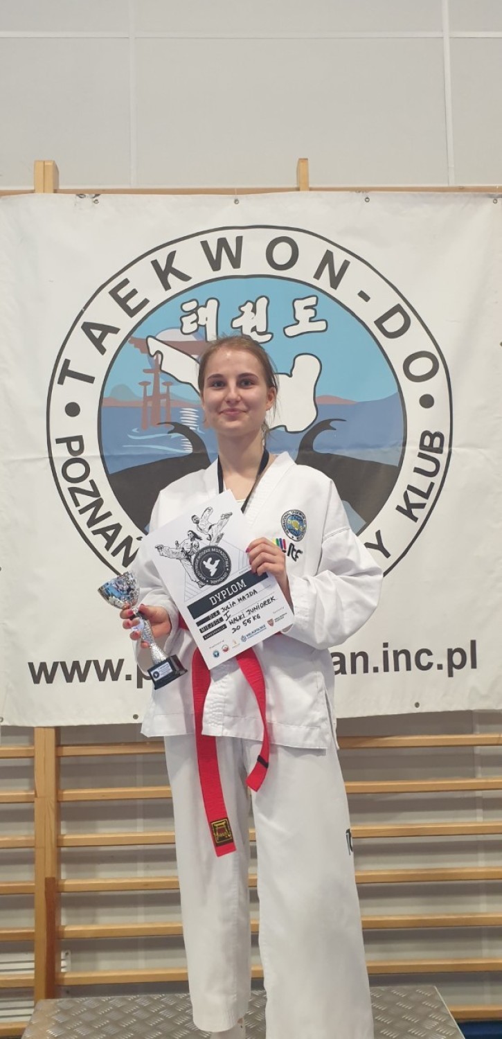 Adepci Tomaszowskiej Akademii Taekwondo zdobyli 18 medali na mistrzostwach młodzików ZDJĘCIA