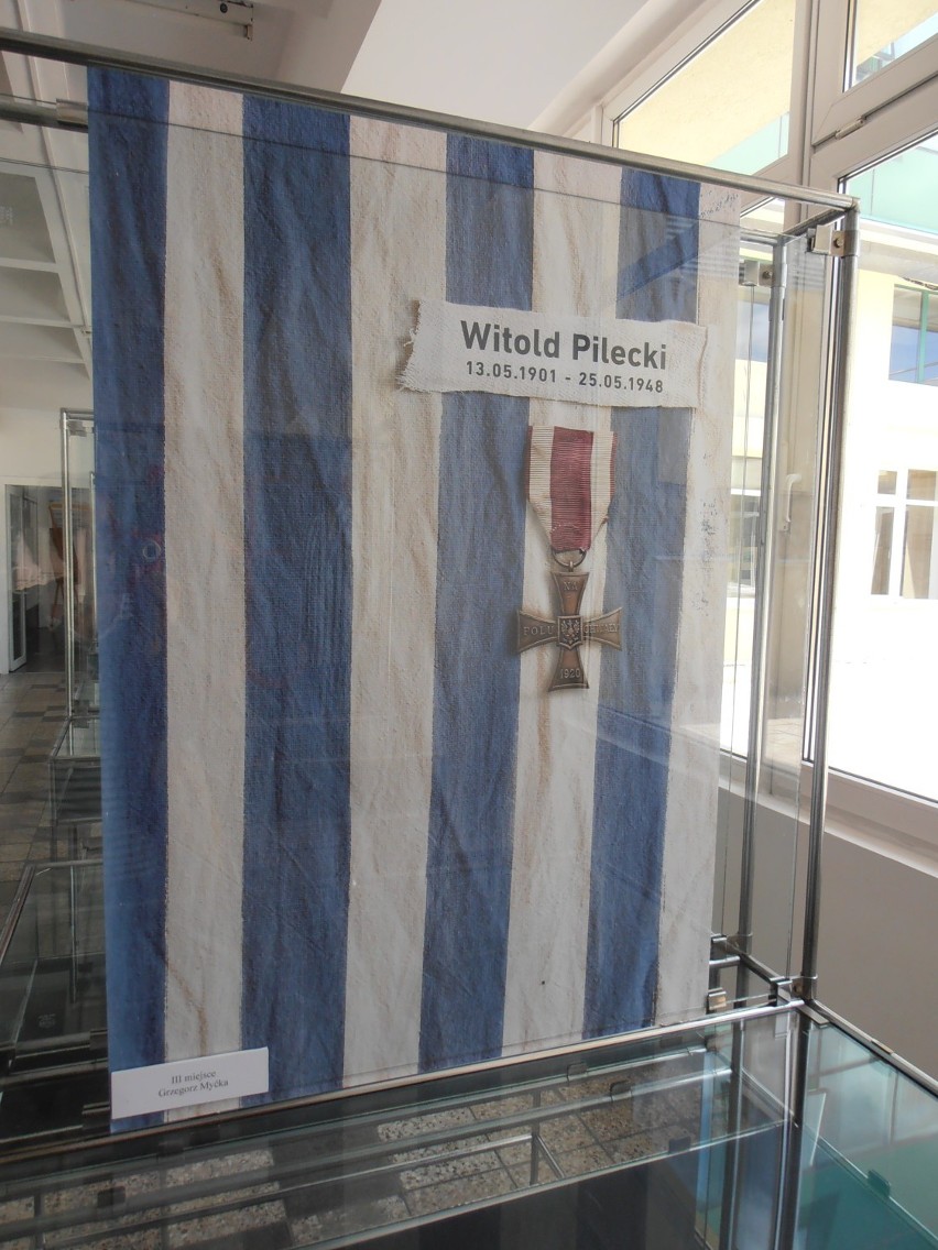 Wystawa plakatów - Rotmistrz Pilecki Bohater Niezwyciężony. Raport z Auschwitz