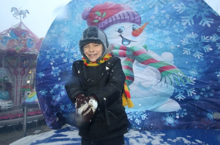 Pięcioletni Kacperek bawił się w śnieżnej kuli. Wiele...