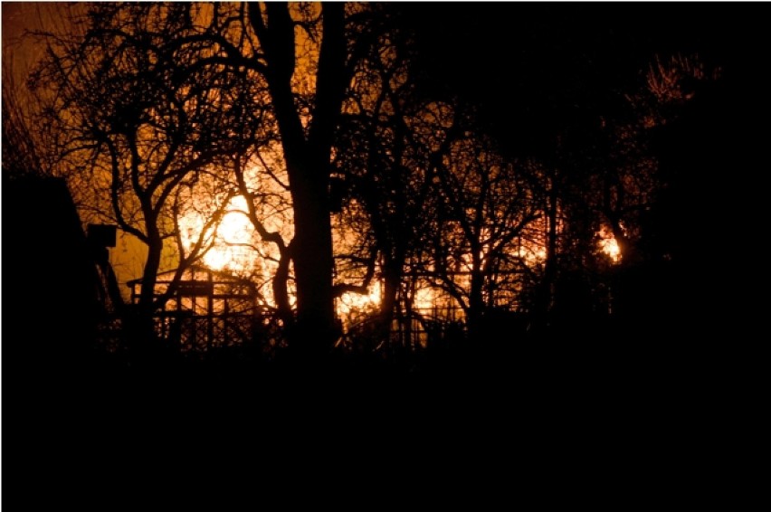 Pożar świetlicy na terenie ogródków działkowych przy ulicy Zawadzkiego.