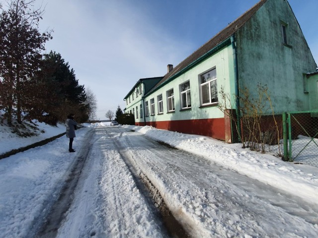 Radni z Kamienia nie zgodzili się na likwidację Szkolnego Schroniska Młodzieżowego w Dąbrowie