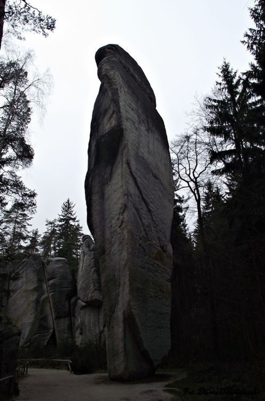 Bryła cukru. Wysokość skały - 52 metry, bryła waży około 40...
