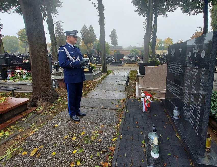 Policjanci ze Zduńskiej Woli uczcili pamięć poległych funkcjonariuszy – ofiar NKWD
