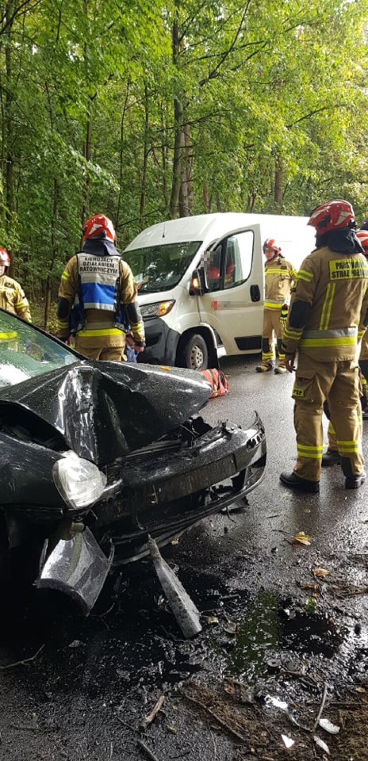 Jabłonna: Kolejny wypadek na drogach powiatu grodziskiego. Zderzenie busa i samochodu osobowego 