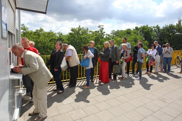 PEKA Poznań: Problemy z systemem i kolejki na Teatralce