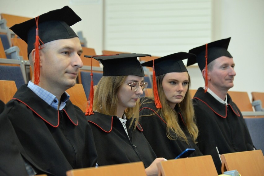 Uroczyste wręczenie dyplomów magisterskich w Karpackiej Państwowej Uczelni w Krośnie [ZDJĘCIA]