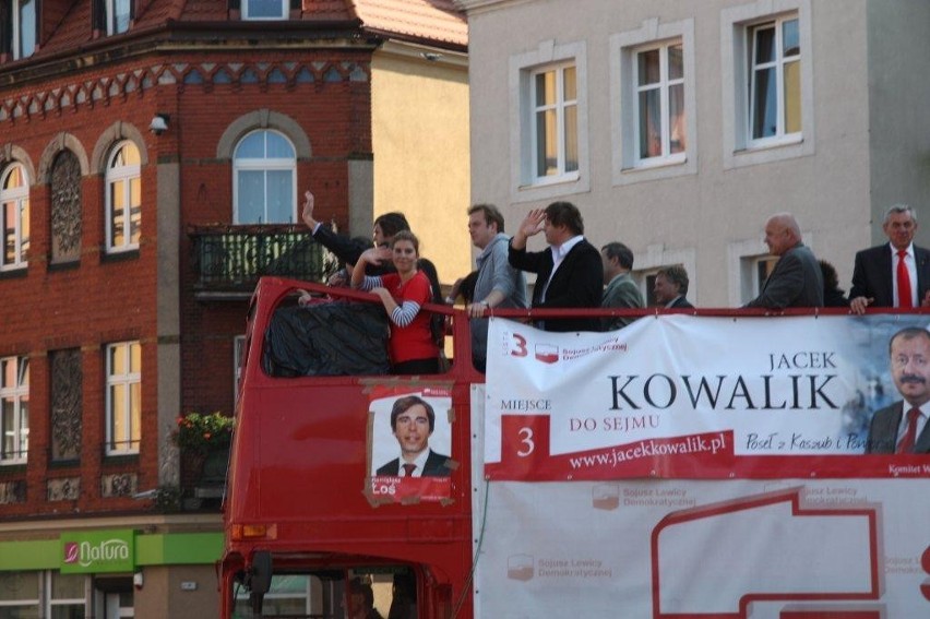 Wybory w Chojnicach: Autobus SLD z wizytą w Chojnicach. Jacek Kowalik na czele (FOTO)