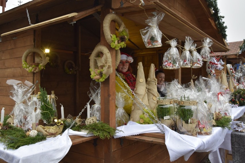 Charytatywna odsłona jarmarku bożonarodzeniowego w Skierniewicach