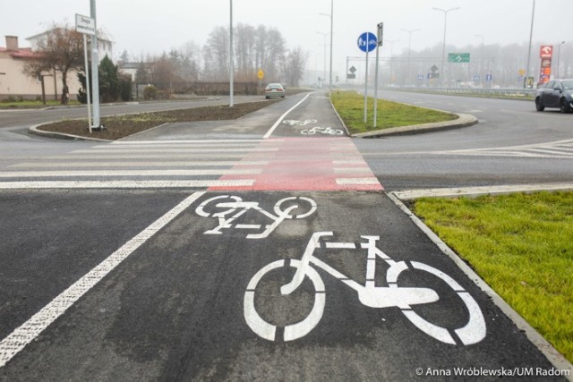 Na terenie Radomia powstało już kilka ścieżek rowerowych. W planach są kolejne inwestycje, które ułatwią codzienne podróżowanie rowerzystom.