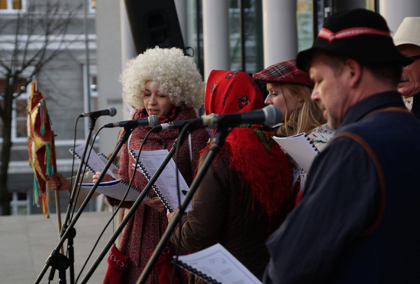 Tarnów: aktorzy Solskiego śpiewali kolędy i pastorałki [ZDJĘCIA]