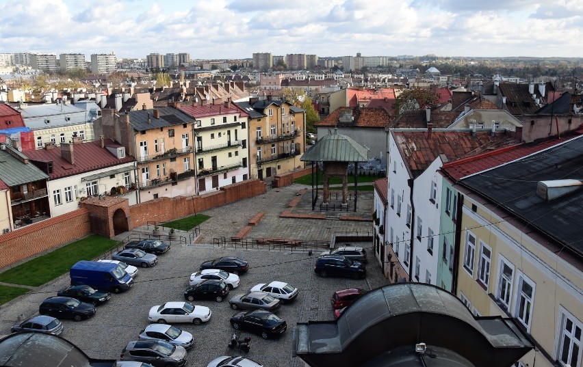 Tarnów z lotu ptaka. Zdjęcia miasta z najwyższych budynków w Tarnowie, balonu oraz miejsc widokowych [GALERIA]