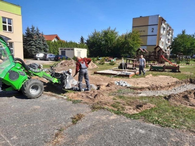 Trwają prace związane z budową infrastruktury rekreacyjnej przy budynkach miejskiego przedszkola