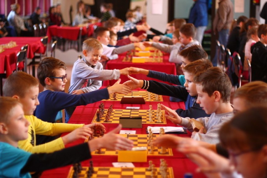 Turniej szachowy w MDK. Rywalizowało 48 uczestników z 11...