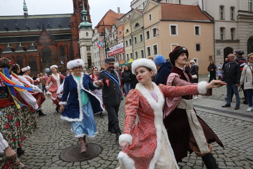 Poloneza tańczono na płycie legnickiego rynku