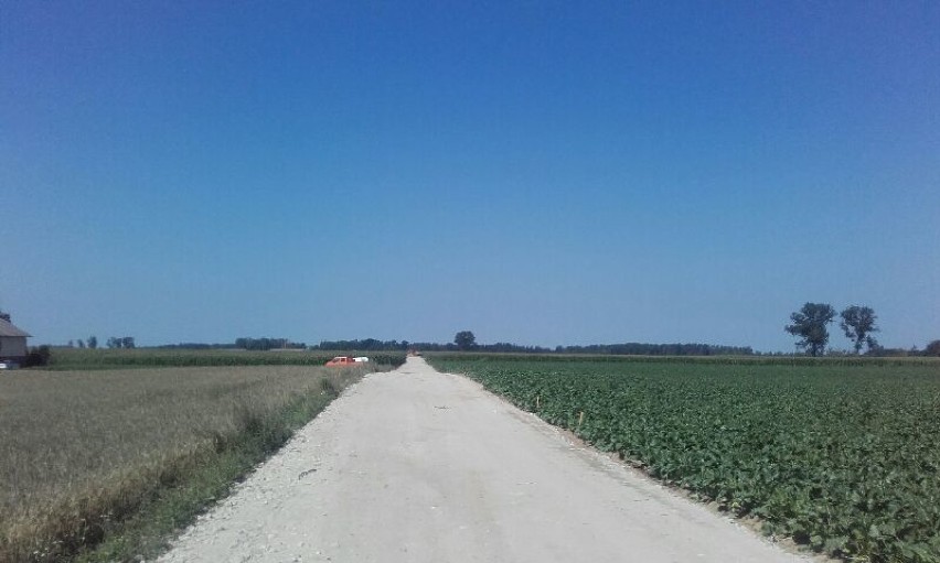 Trzy nowe odcinki asfaltu pojawią się w tej wakacje na drogach w gminie Radomin