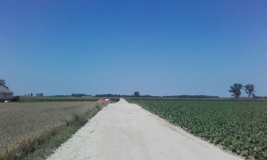 Trzy nowe odcinki asfaltu pojawią się w tej wakacje na drogach w gminie Radomin