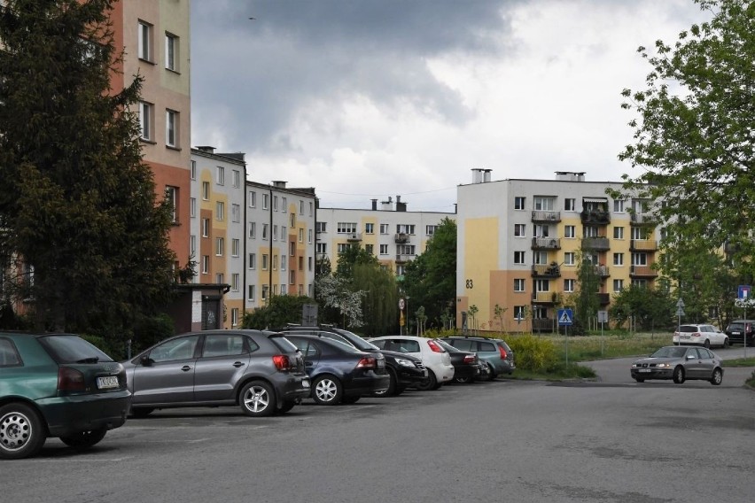 Czteropiętrowe bloki mieszkalne przy ulicy Marszałkowskiej