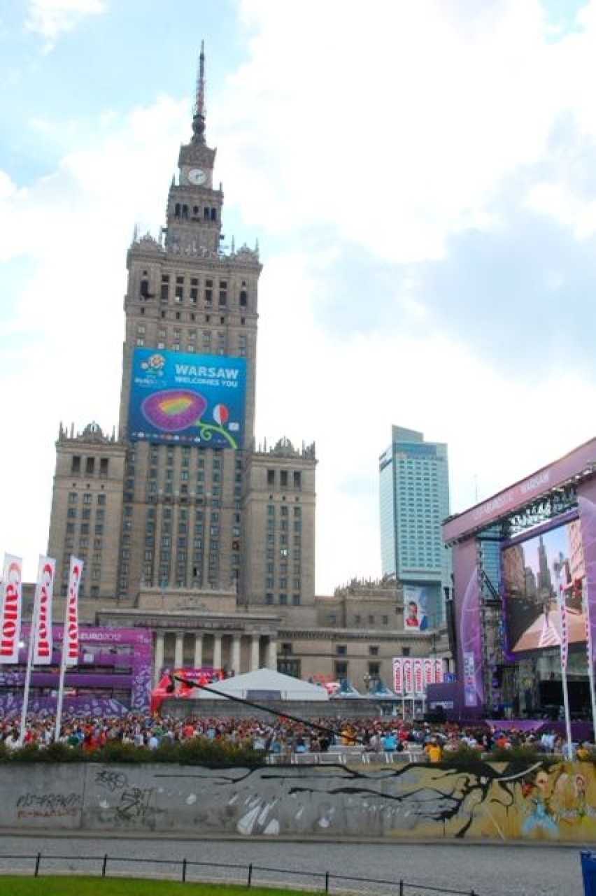 Punktualnie o 17.00 otwarta została największa Strefa Kibica...