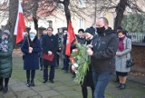 Pleszew. 39. rocznica stanu wojennego. Członkowie "Solidarności'' modlili się za Ojczyznę i złożyli kwiaty pod tablicami pamiątkowymi