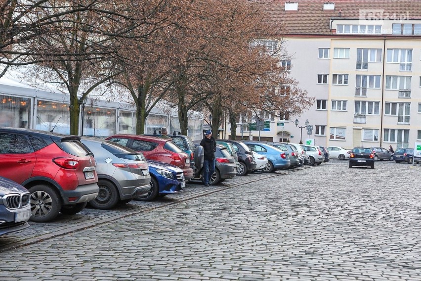 Rusza sprzedaż karnetów na... parkowanie na placu Orła Białego 