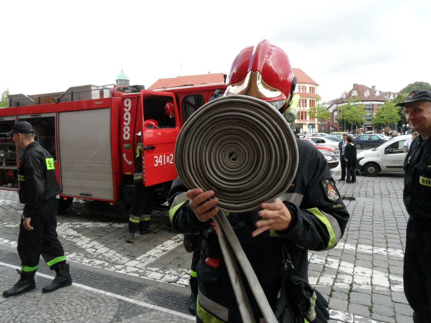 Straż Pożarna w Słupsku: Ewakuacja słupskiego ratusza - ćwiczenia [ZDJĘCIA+FILM]