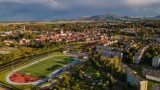 W Głuchołazach powstaje nowa kładka. Gmina rozbuduje również pumptrack