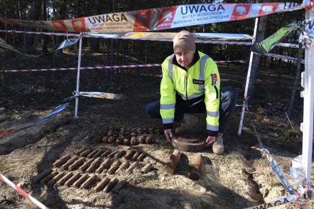 Minę, pociski 75 milimetrów 10 zapalników oraz 40 granatów znaleziono we wtorek na toruńskim osiedlu Jar