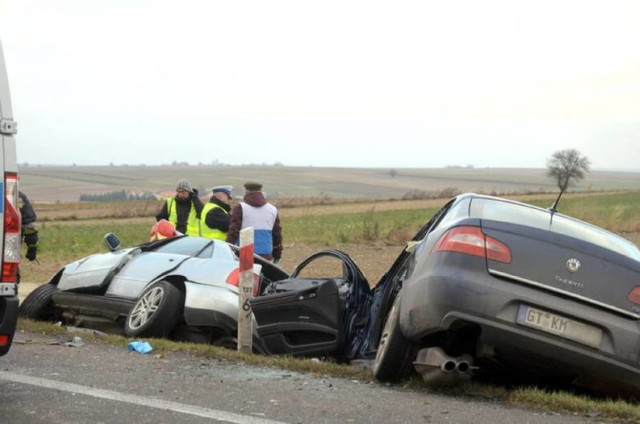 W niedzielę dwie osoby poniosły śmierć w wypadku w powiecie krasnostawskim. Trzy kolejne,w tym dziecko, trafiły do szpitala.